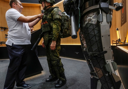 Żołnierze jak z filmów sci-fi. Egzoszkielety trafiają na front w Ukrainie