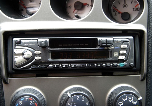 Nie tylko paliwo kosztuje. Radio w aucie może dorzucić nawet 285 zł do wydatków