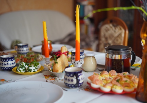 Polacy zaciskają pasa przed świętami. Handel reaguje falą promocji