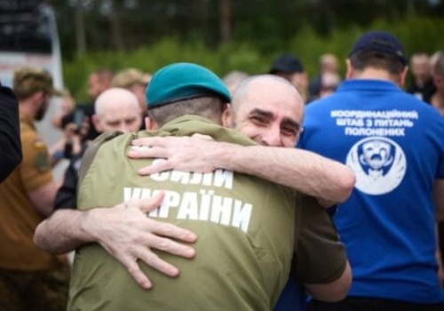 Zbliża się wielkanocna wymiana jeńców. Optymistyczna zapowiedź współpracownika Zełenskiego