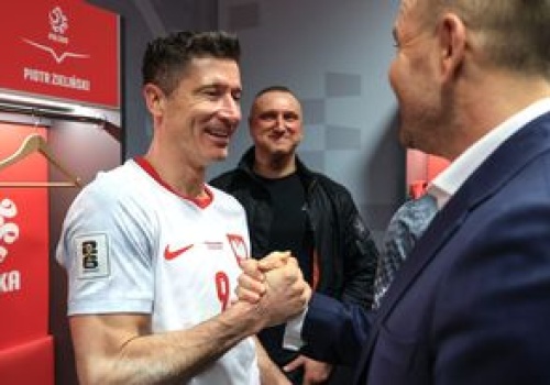 Prezydent w szatni u piłkarzy. Jest nagranie