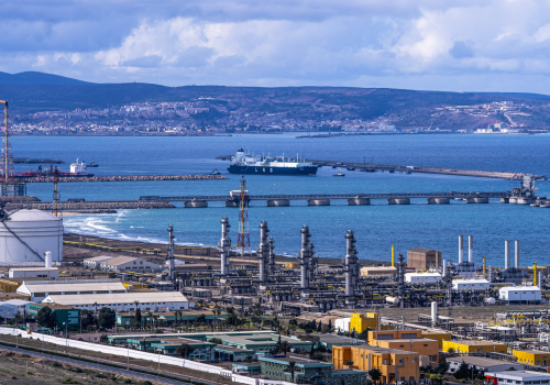 Algieria zwiększy dostawy gazu do Hiszpanii i Włoch. W tle Zatoka Perska