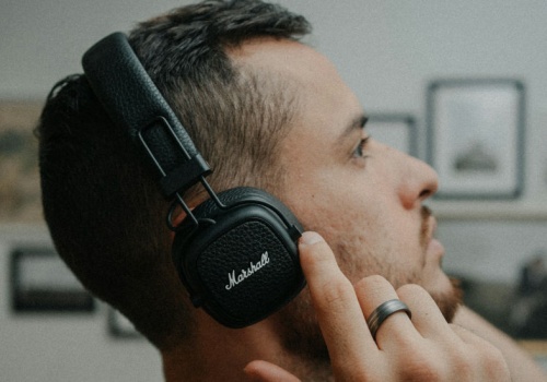 Audiofile robią to od lat. Czy nowe słuchawki trzeba wygrzewać?