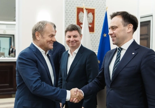 Rząd obiecuje -1,20 zł na litrze, dla firm będzie mniej. Zobacz wyliczenia