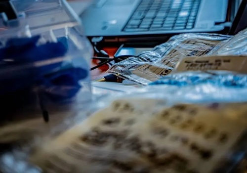 Kolejne uderzenie w międzynarodowy gang. Szmuglowali migrantów i narkotyki