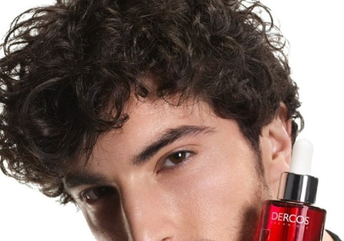 Zapomnij o zakolach. Ten jeden szampon pokochali mężczyźni, świetny na wypadanie włosów