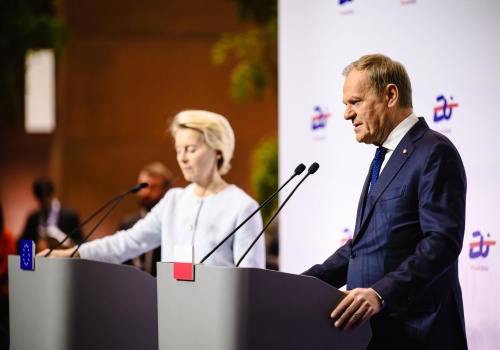 SZOK! Bruksela zablokuje plan Donalda Tuska na obniżenie cen paliw?!