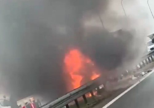 Wypadek i pożar samochodu na S19. Droga całkowicie zablokowana