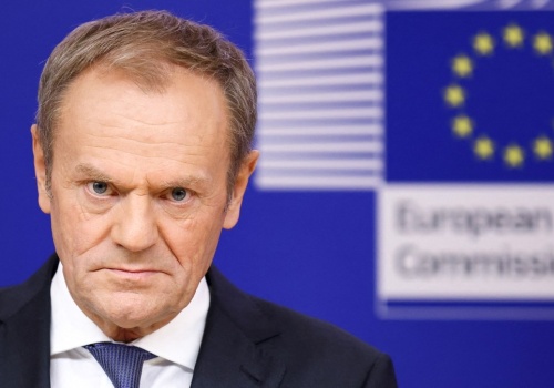 Bruksela reaguje na pomysł Tuska. Obniżka VAT niezgodna z prawem