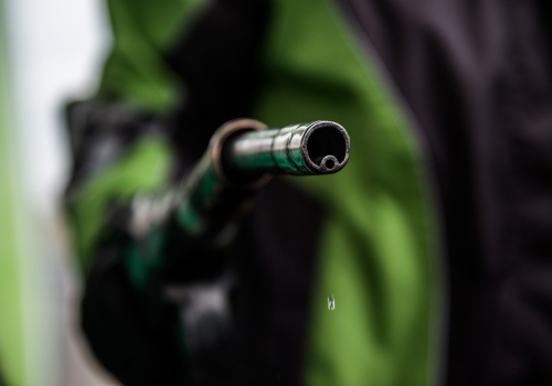 Rząd przyjął pakiet obniżek paliw. Sejm ruszył, kluczowy będzie podpis prezydenta