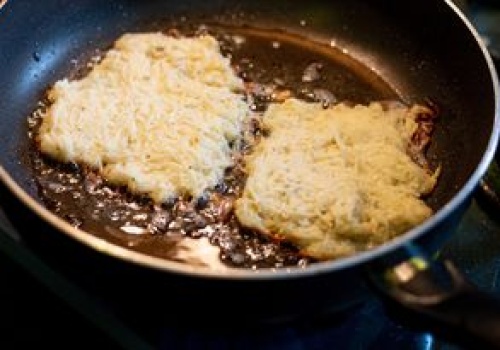 Dodaj do masy. Placki ziemniaczane nie będą ociekać tłuszczem