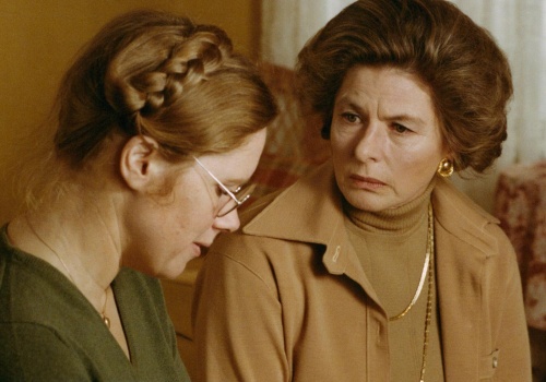 Jak zachowuje się zazdrosna matka? Tych 7 subtelnych sygnałów powinno dać ci do myślenia