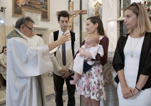 Czy można przestać być chrzestnym? Duchowni nie mają wątpliwości: Nie każdy zasługuje na tę rolę