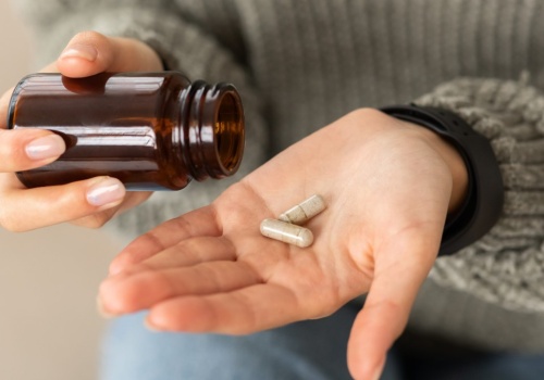 Przyjmujesz biotynę na włosy i paznokcie? Może wpłynąć na wyniki badań krwi