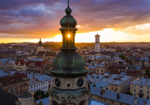 Ukraina żąda wykluczenia Rosji z Biennale w Wenecji po ataku na zabytkowy Lwów