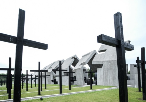 Jest wyrok ws. urzędników, którzy biesiadowali na terenie mauzoleum