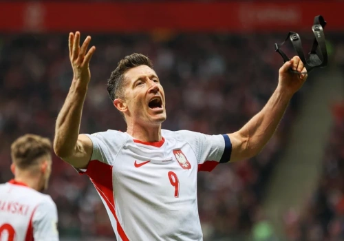 Robert Lewandowski obserwowany przez giganta! Obecność na PGE Narodowym