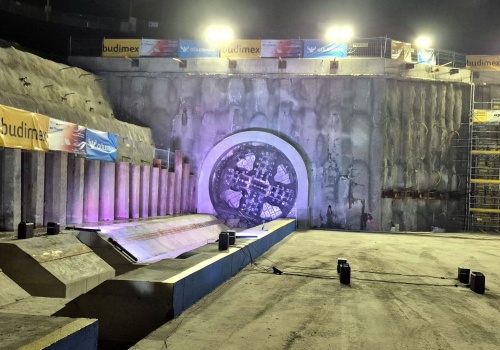 Kinga na mecie, Jadwiga finiszuje. Pierwszy tunel Podłęże-Piekiełko wydrążony