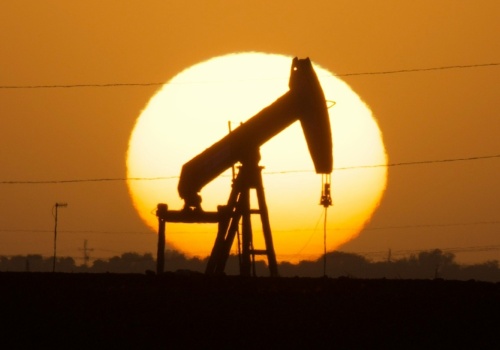 Stacje benzynowe potrafią zarobić nawet 50 gr na litrze. Teraz rząd chce je do tego przymusić