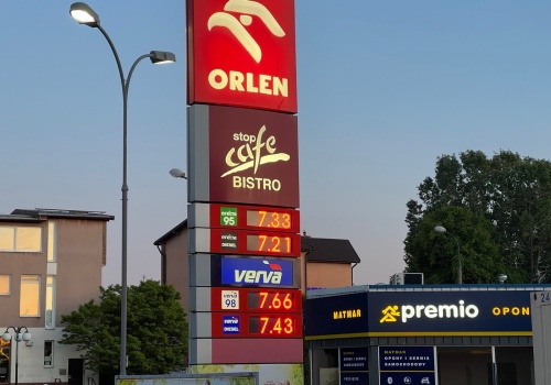 Orlen zapowiada przejrzystość na stacjach, a analitycy wróżą duże spadki cen