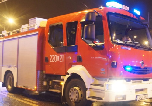 Zapaliły się śmieci. Ogień objął elewację lubelskiego hipermarketu