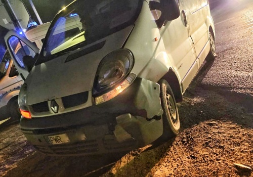 Zderzenie busa i osobówki w Szczurach (ZDJĘCIA)