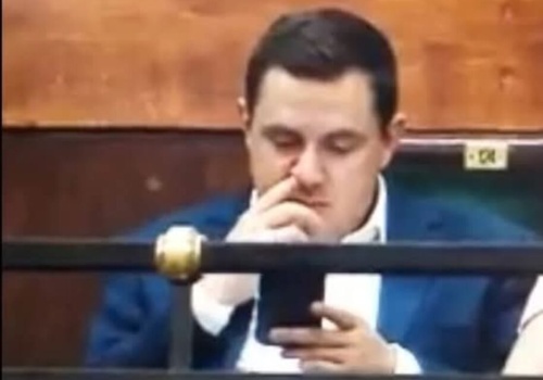 Od dłubania w nosie do sterowania cenami paliw – polityczna kreatywność bez granic
