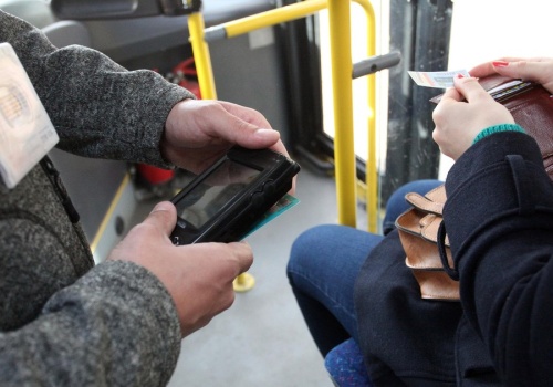 Tyle zarabia kontroler biletów. Jeden wymóg może zaskoczyć