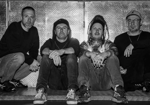 Spięty z materiałem promującym nową płytę