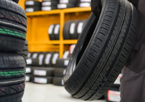 Test opon letnich 195/55 R16. Chińskie opony zaskoczyły wynikami