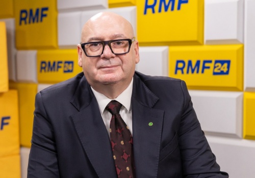 Ruch rządu ws. paliw. Podatki powinny być obniżone na stałe?