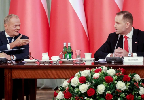 Szkoły świecą pustkami. Polacy proszą prezydenta: wprowadźmy model fiński