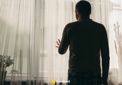 Pierwsze oznaki schizofrenii. Psychiatra: są widoczne