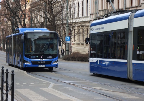Zmiany w kursowaniu autobusów i tramwajów w Krakowie