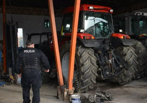 Policja weszła do domu rolnika bez nakazu. Czy miała prawo?