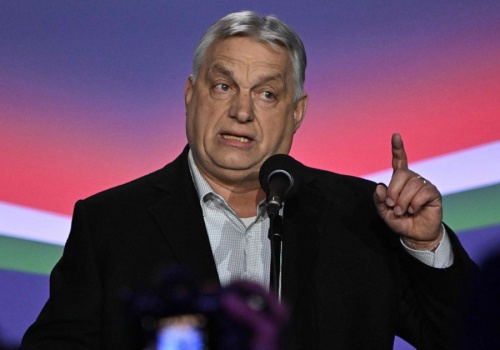 Orban wygwizdany na wiecu wyborczym. Nagranie pokazuje jego reakcję