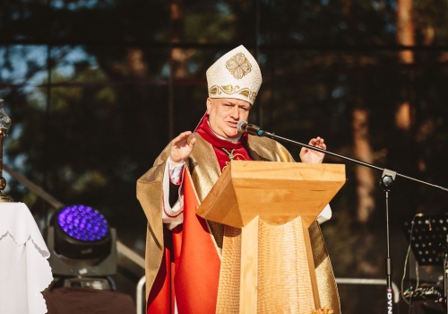 Bp Piotr Greger: cierpienie z Jezusem prowadzi do paschalnego zwycięstwa