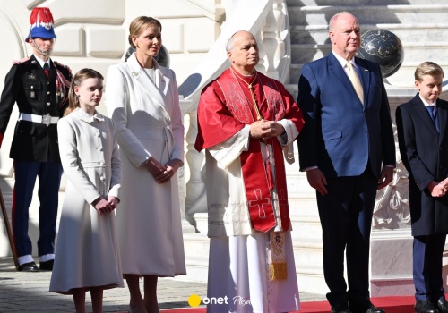 Papież przybył do Monako. Witali go księżna Charlene i książę Albert z dziećmi