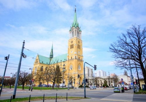 Ingres kard. Konrada Krajewskiego do Archikatedry Łódzkiej. Uroczystość objęcia urzędu metropolity łódzkiego