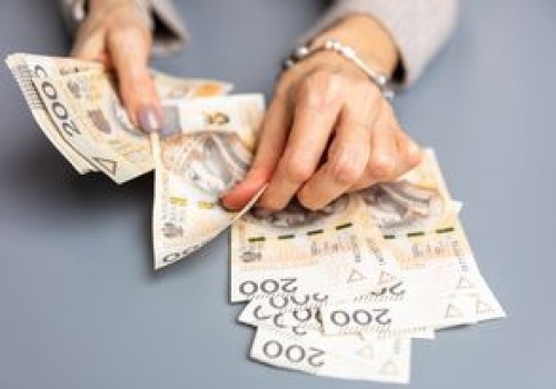 Dostała od byłego chłopaka pieniądze. Fiskus: należy się podatek