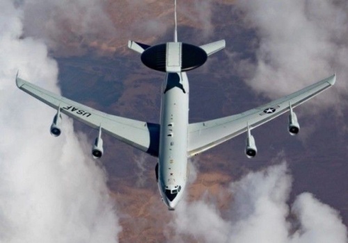 Amerykański AWACS i tankowce trafione przez Irańczyków