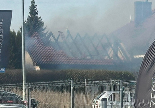 Kłęby dymu nad Mierzynem. Zapłonął garaż tuż obok domu
