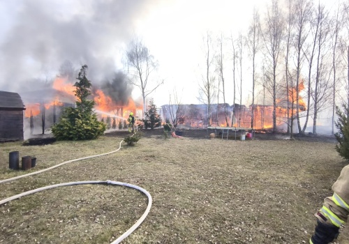 Pożar hali w Chełmnie. W środku pianka poliuretanowa 