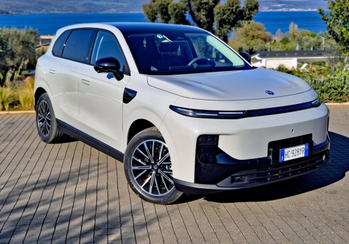 Nowy Leapmotor B10 to elektryk na benzynę. 110 tys. zł i 900 km zasięgu