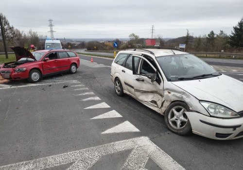 Zderzenie dwóch pojazdów, jeden kierowca po spożyciu alkoholu