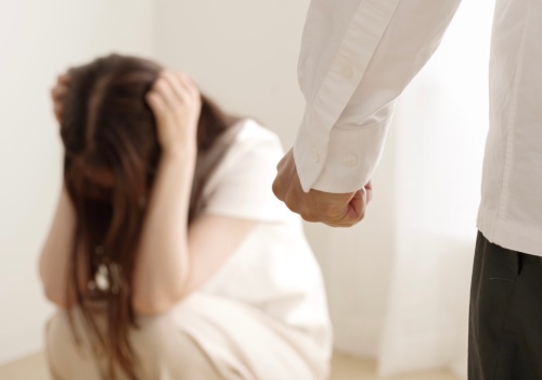 Dlaczego Brytyjczycy boją się o bezpieczeństwo kobiet? Raport, policyjne dane i „manosfera”