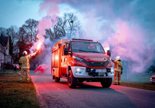Nowe Iveco Daily trafiło do strażaków z OSP Dąbrowa