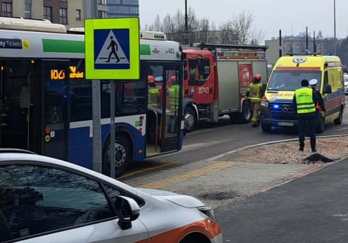 Niebezpieczne zdarzenie na Dobrego Pasterza w Krakowie. Autobus potrącił dziecko