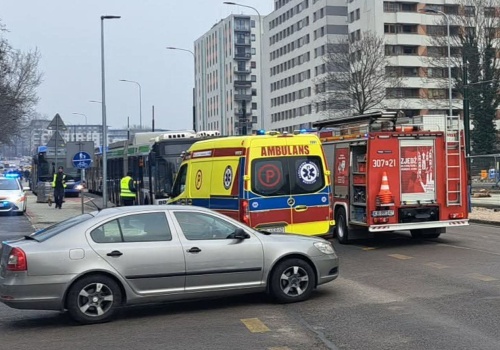Dramatyczne zdarzenie na ul. Dobrego Pasterza. Autobus komunikacji miejskiej potrącił dziecko