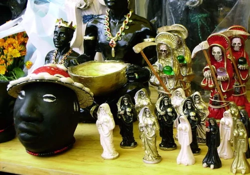 Nazywają ją Świętą Śmiercią. Jej kult rośnie mimo sprzeciwu Kościoła